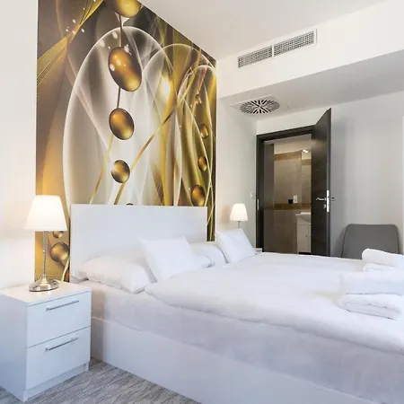 Bed & Breakfast Panzio 81